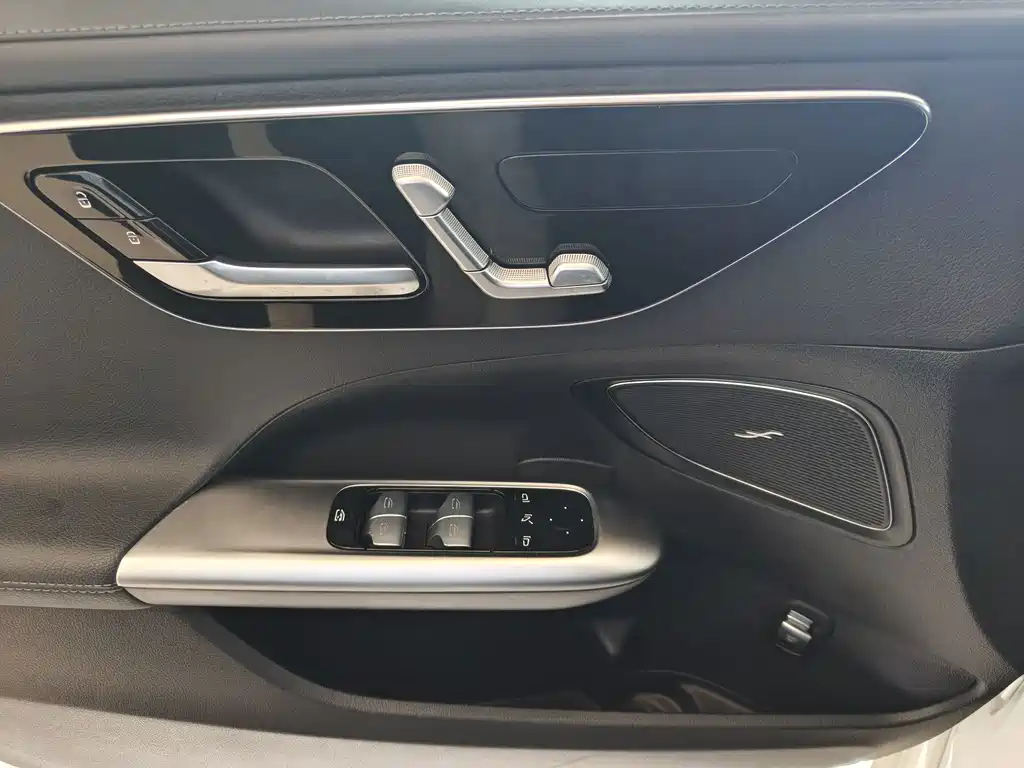 Mercedes-Benz C-Class — миниатюра 11