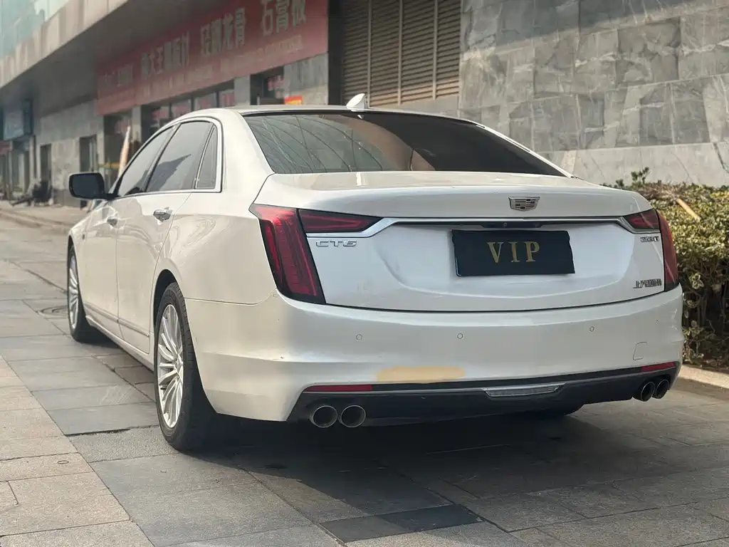 CADILLAC CT6