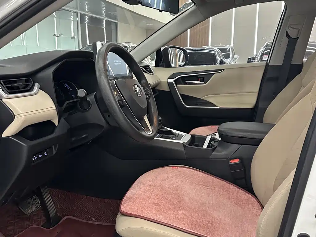 Toyota RAV4 — миниатюра 3