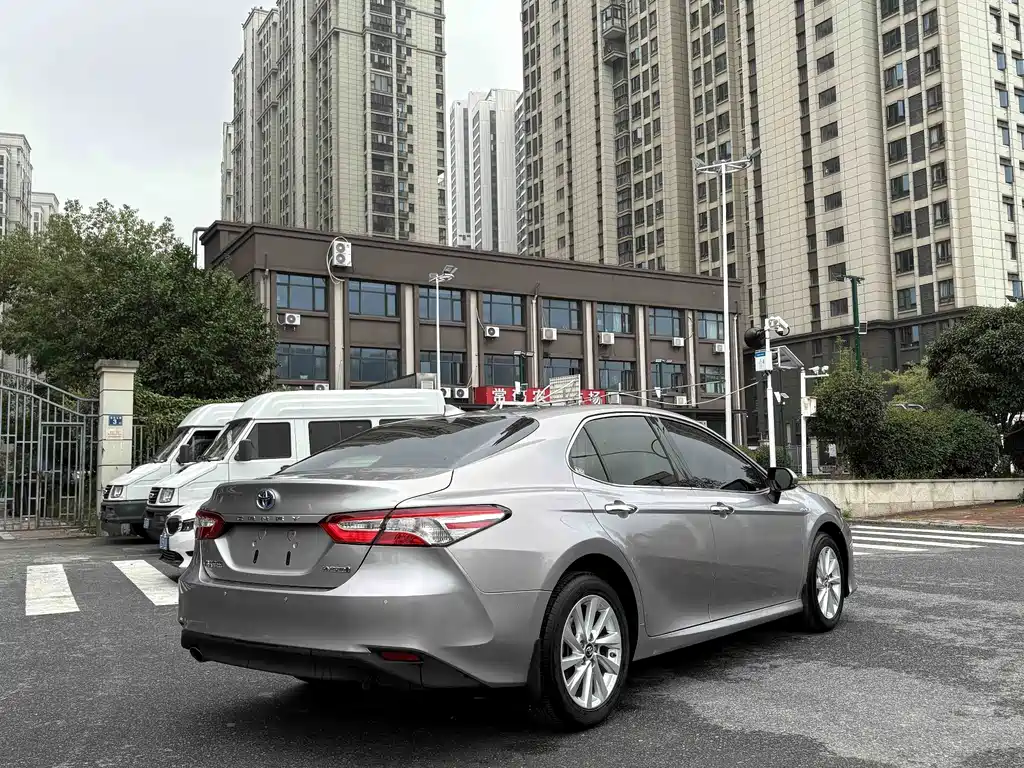 Toyota Camry — миниатюра 4