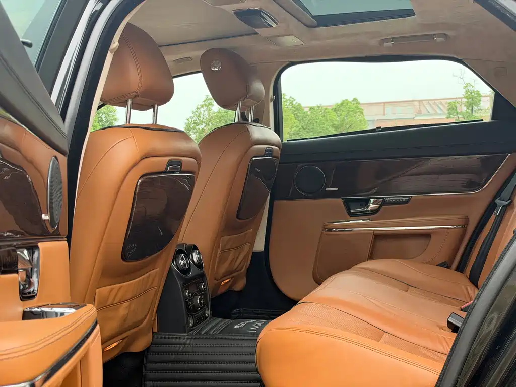 Jaguar XJ — миниатюра 6