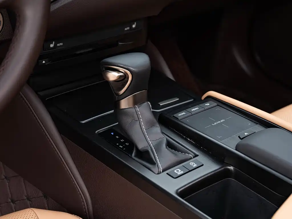 Lexus ES — миниатюра 15