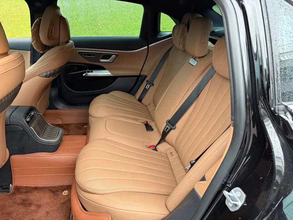 Mercedes-Benz E-Class — миниатюра 12