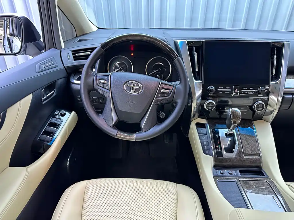 Toyota Vellfire — миниатюра 13