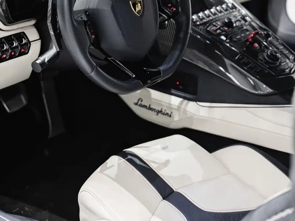 Lamborghini Aventador 2011 LP 700-4