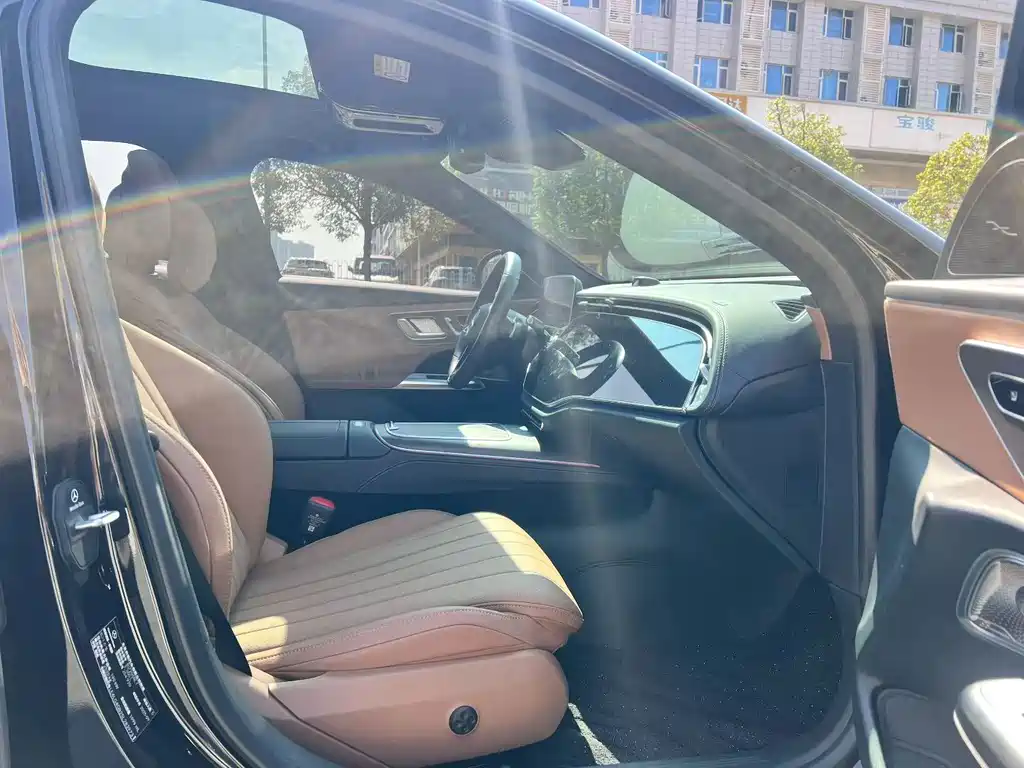 Mercedes-Benz E-Class — миниатюра 6