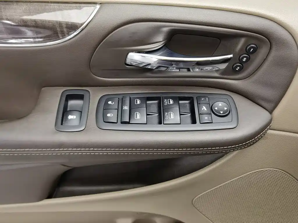 Chrysler Grand Voyager (Import) — миниатюра 9
