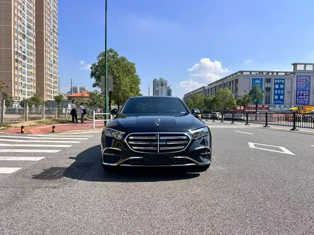Mercedes-Benz E-Class — миниатюра 2
