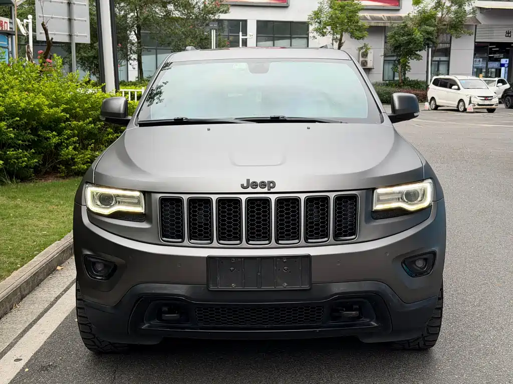 Jeep Grand Cherokee (Import) — миниатюра 2