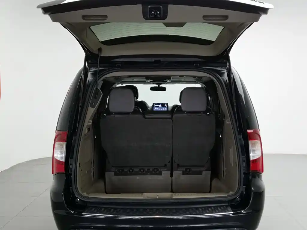 Chrysler Grand Voyager (Import) — миниатюра 16
