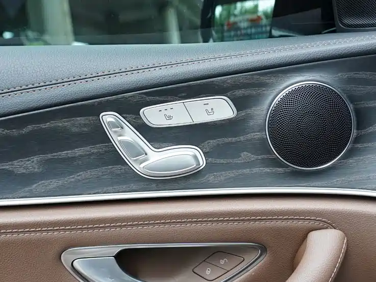 Mercedes-Benz E-Class — миниатюра 10