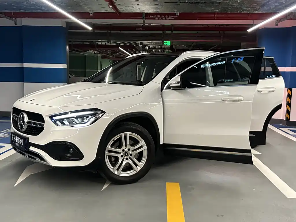 MERCEDES-BENZ GLA