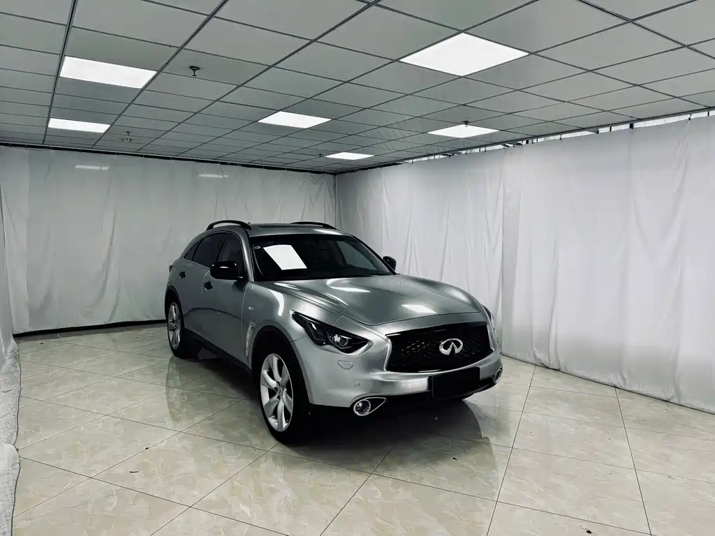 Infiniti QX70 3.7L Beyond Edition, фото 11