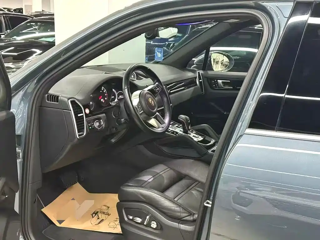 Porsche Cayenne — миниатюра 4