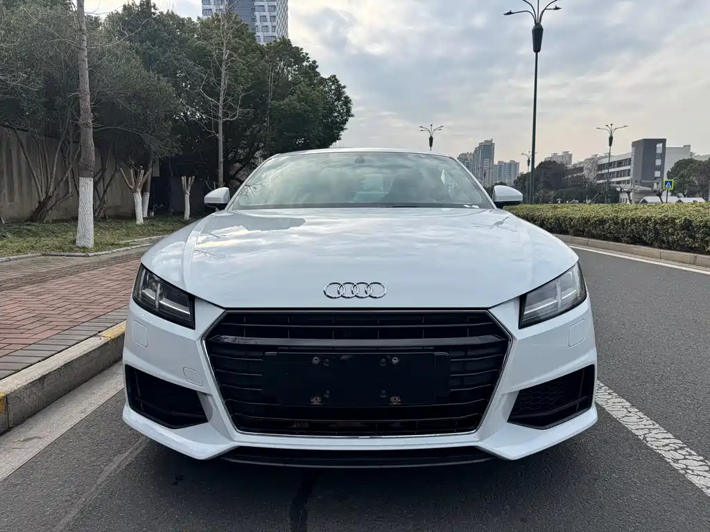 AUDI TT