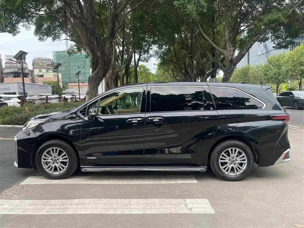 Toyota Sienna — миниатюра 4