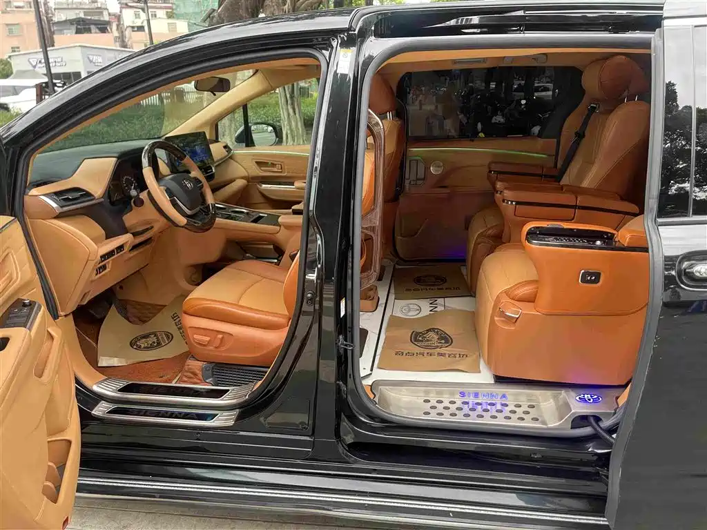 Toyota Sienna — миниатюра 17