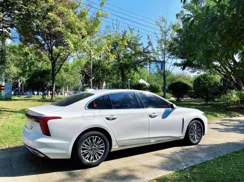 Hongqi Hongqi H5 — миниатюра 6