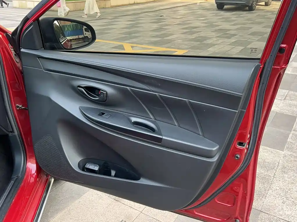 Toyota Yaris L — миниатюра 17