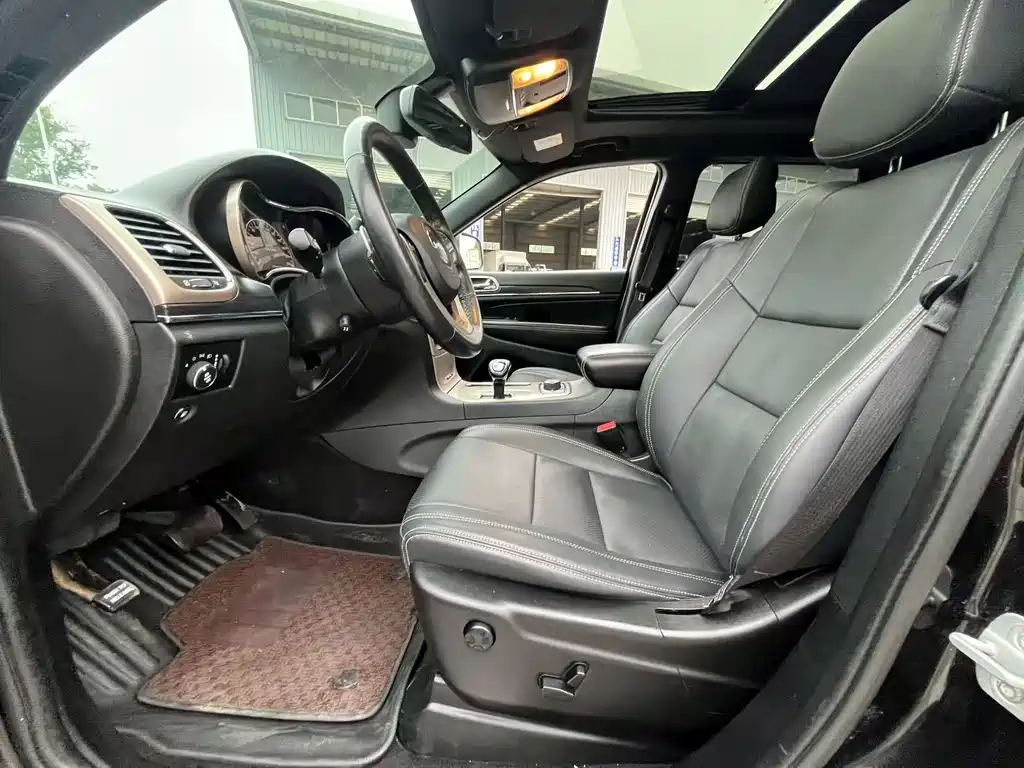 Jeep Grand Cherokee (Import) — миниатюра 4