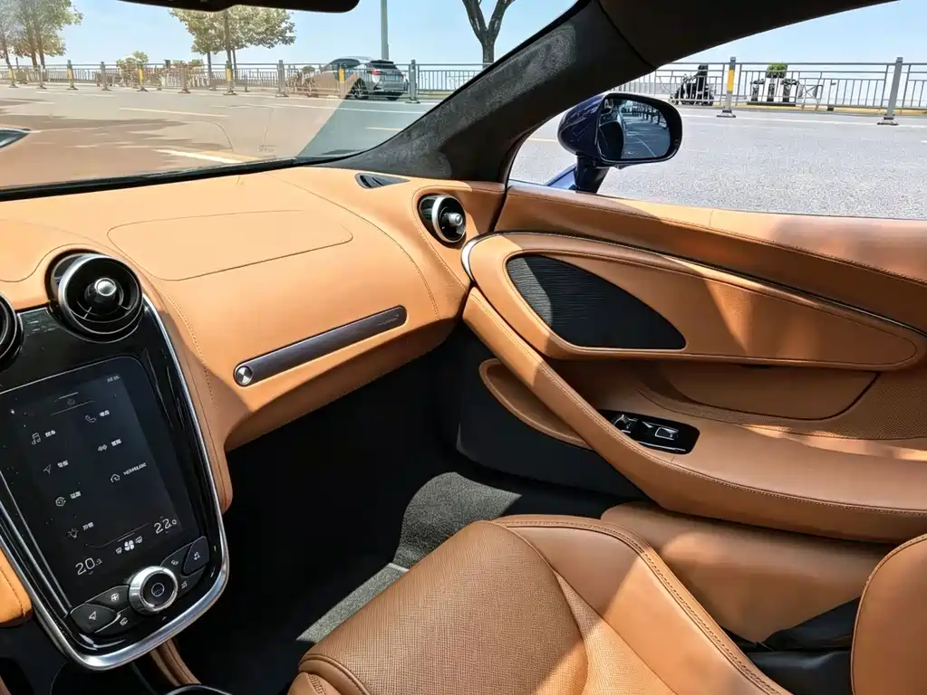 McLaren GT — миниатюра 7