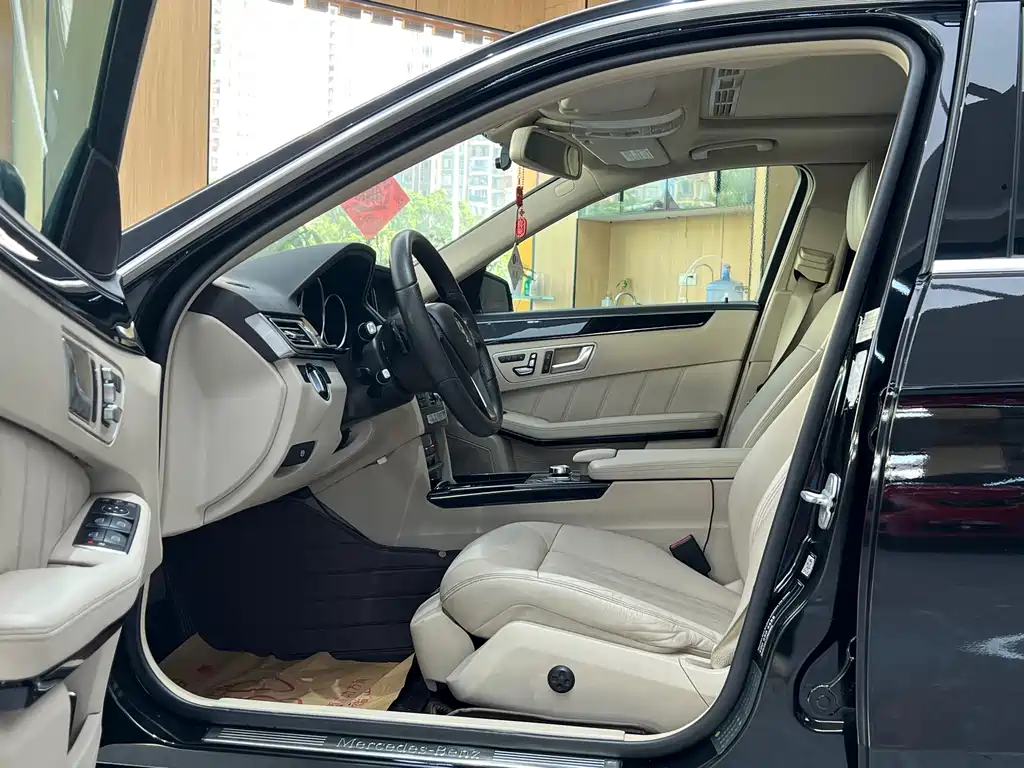 Mercedes-Benz E-Class — миниатюра 7