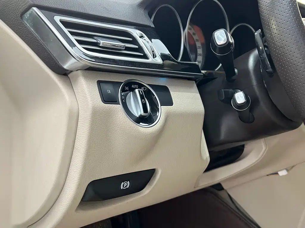 Mercedes-Benz E-Class — миниатюра 17