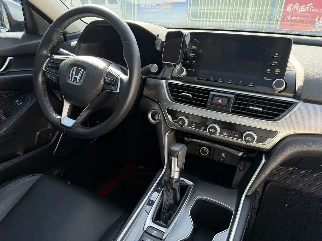 Honda Accord — миниатюра 12