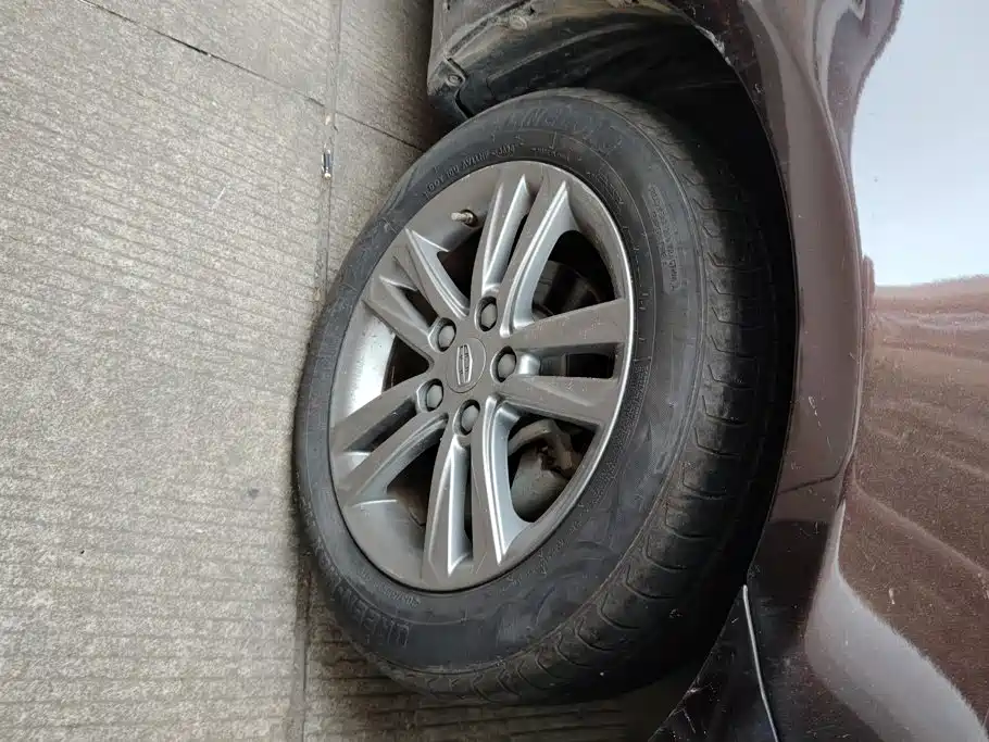 Geely Emgrand — миниатюра 6