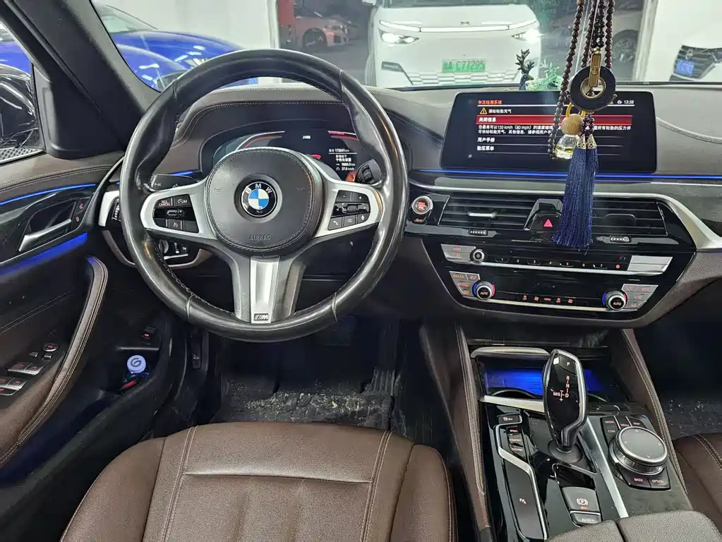 BMW 5 Series — миниатюра 4