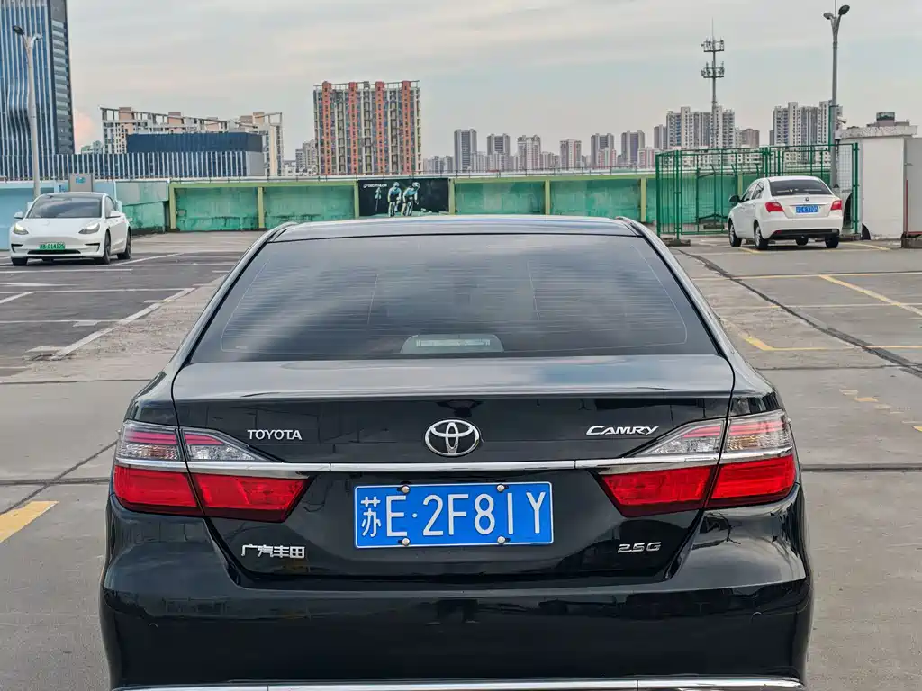Toyota Camry 2016 2.5G Luxury