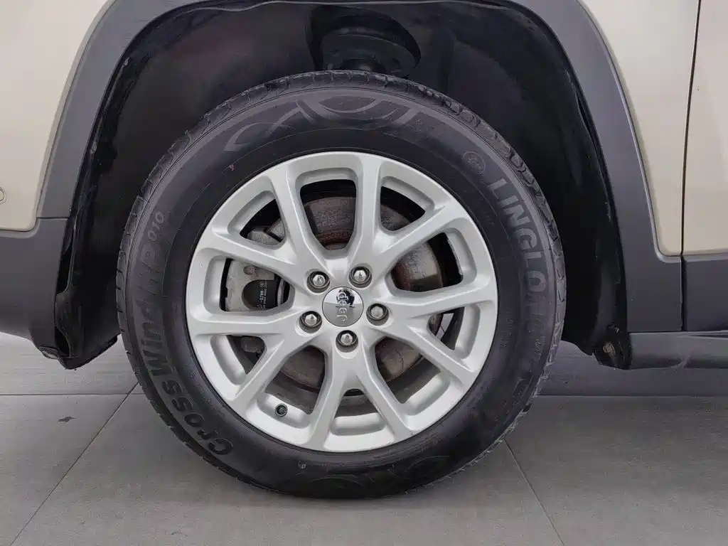 Jeep Cherokee — миниатюра 17