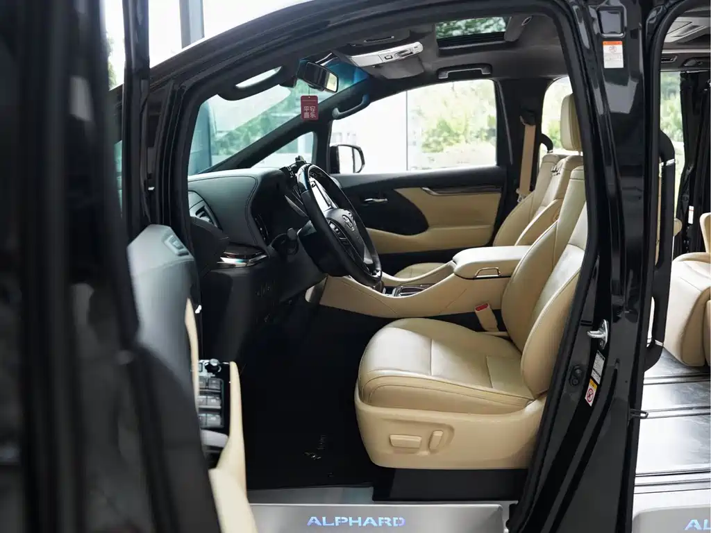 Toyota Alphard — миниатюра 7