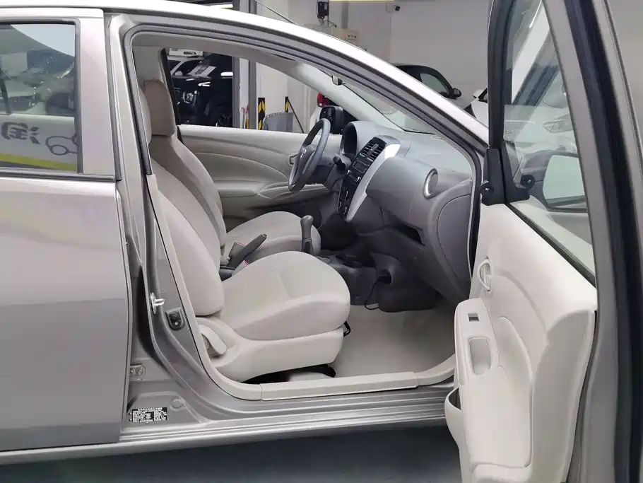 Nissan Sunny 2016 1.5XE MT Lead