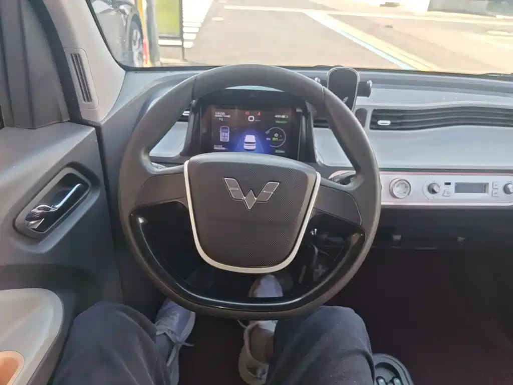 Wuling MINIEV — миниатюра 11