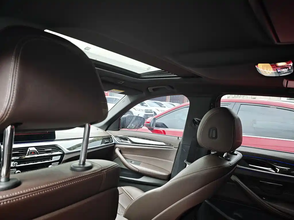 BMW 5 Series — миниатюра 6