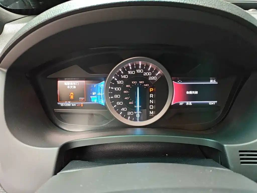 Ford Explorer (Import) — миниатюра 7