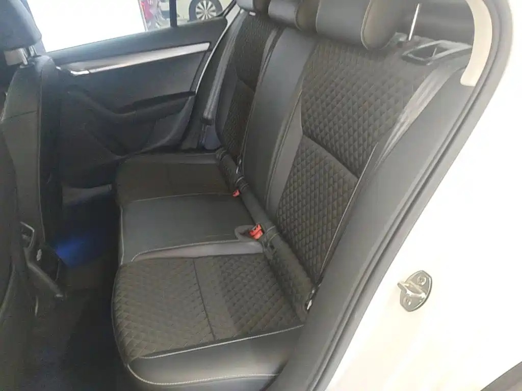 Skoda Octavia — миниатюра 17