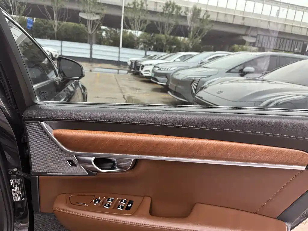 Volvo S90 — миниатюра 6