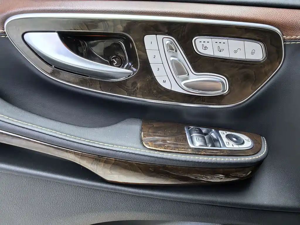 Mercedes-Benz V-Class — миниатюра 14