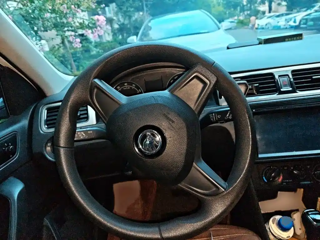 Skoda Rapid Spaceback — миниатюра 3