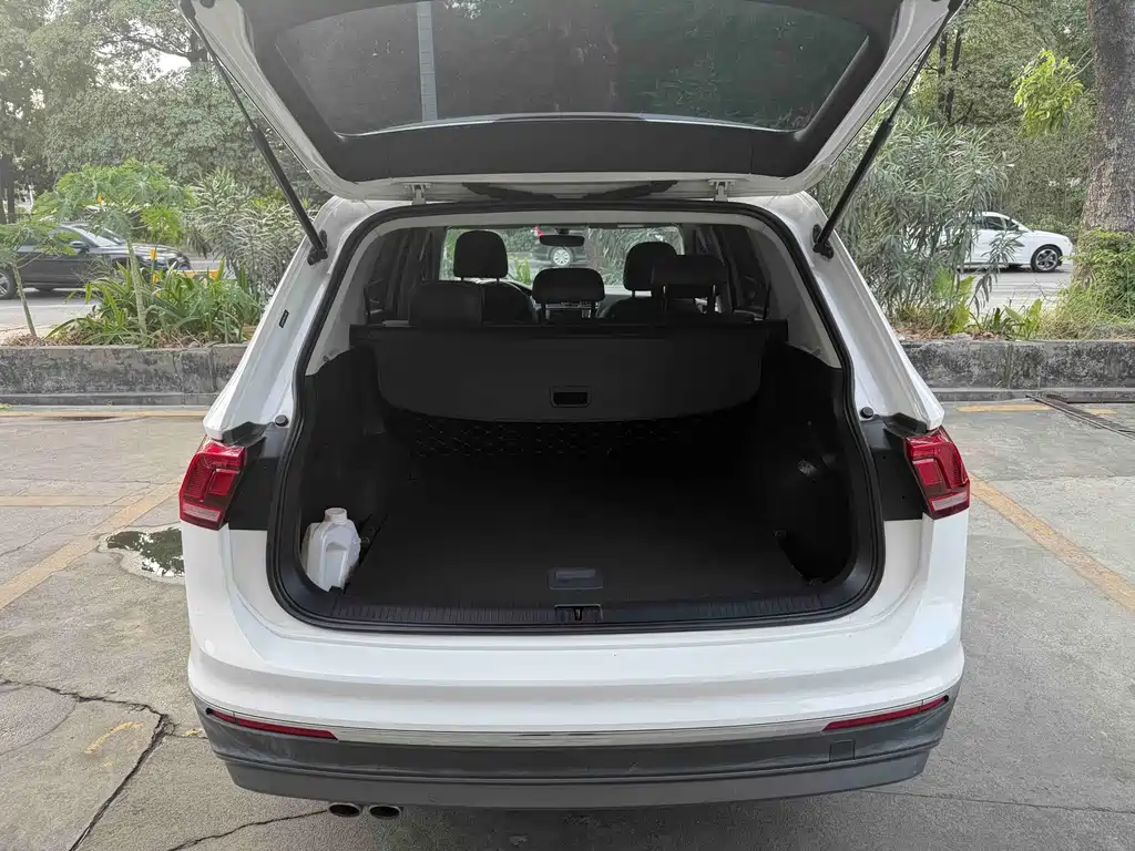 Volkswagen Tiguan L — миниатюра 14