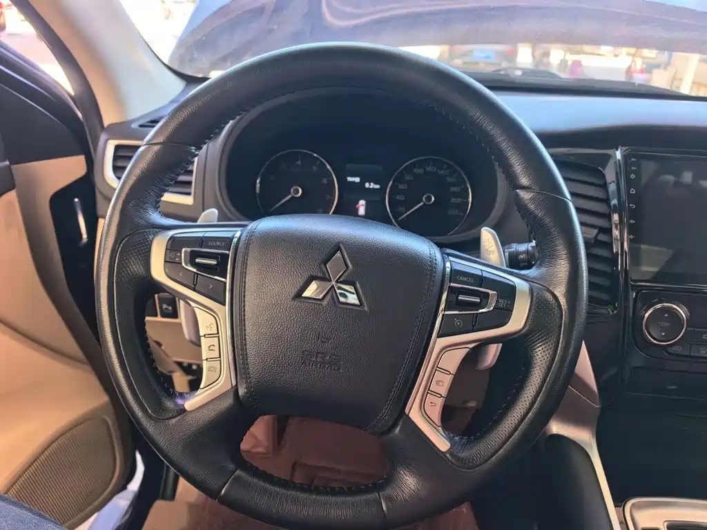 Mitsubishi Pajero Sport (Import) — миниатюра 5