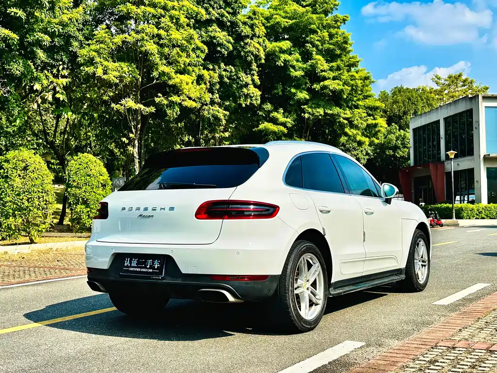 Porsche Macan — миниатюра 6
