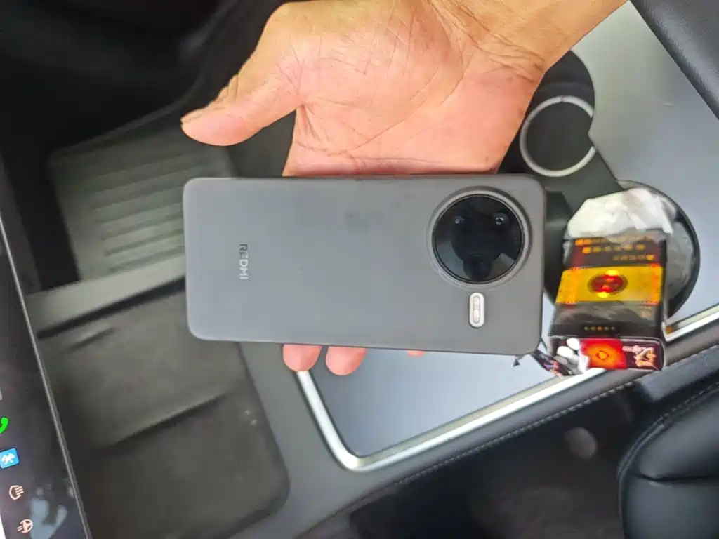Tesla Model Y — миниатюра 9