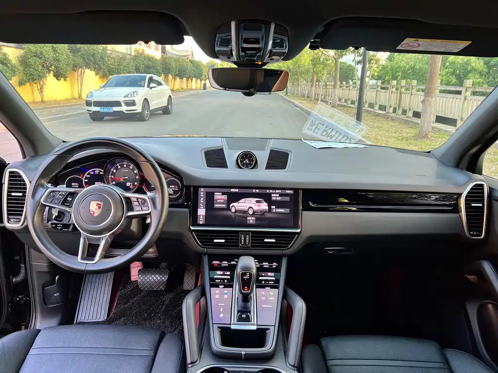 Porsche Cayenne — миниатюра 13