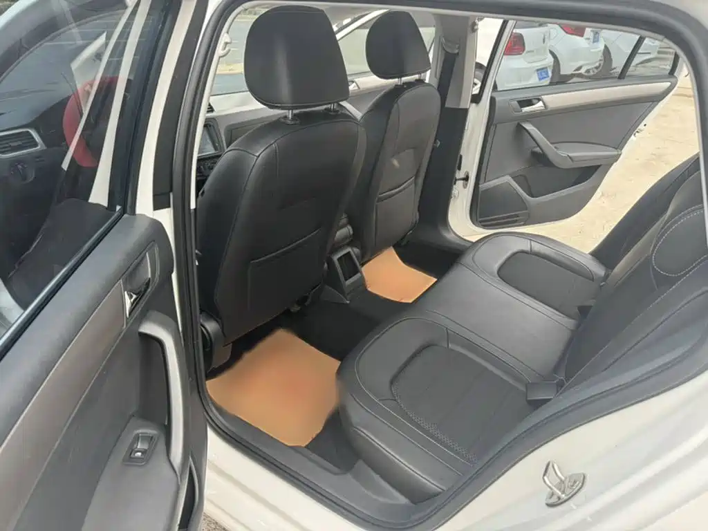 Skoda Rapid Spaceback — миниатюра 14
