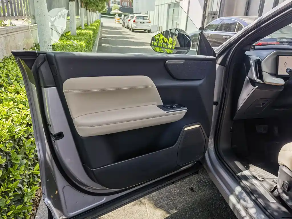 Volvo гибрид Volvo XC70 plug-in — миниатюра 8