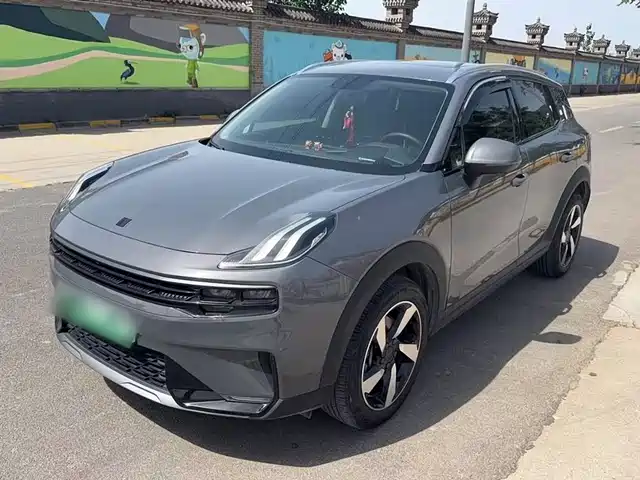 2021 Lynk & Co 06