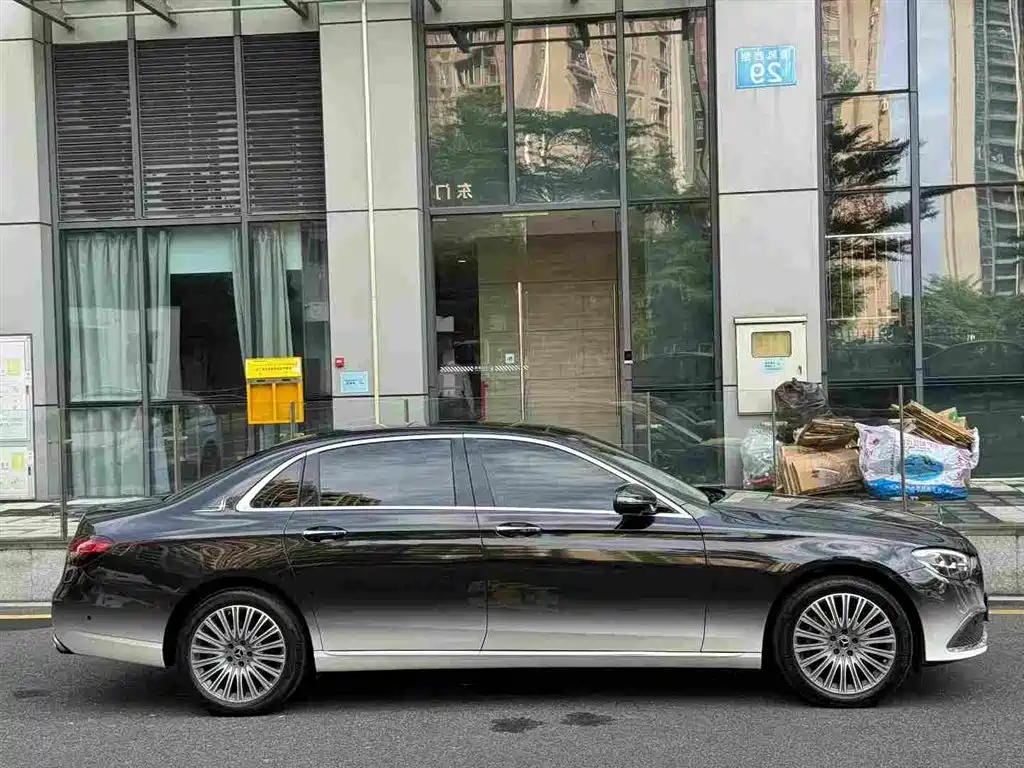 Mercedes-Benz E-Class — миниатюра 4